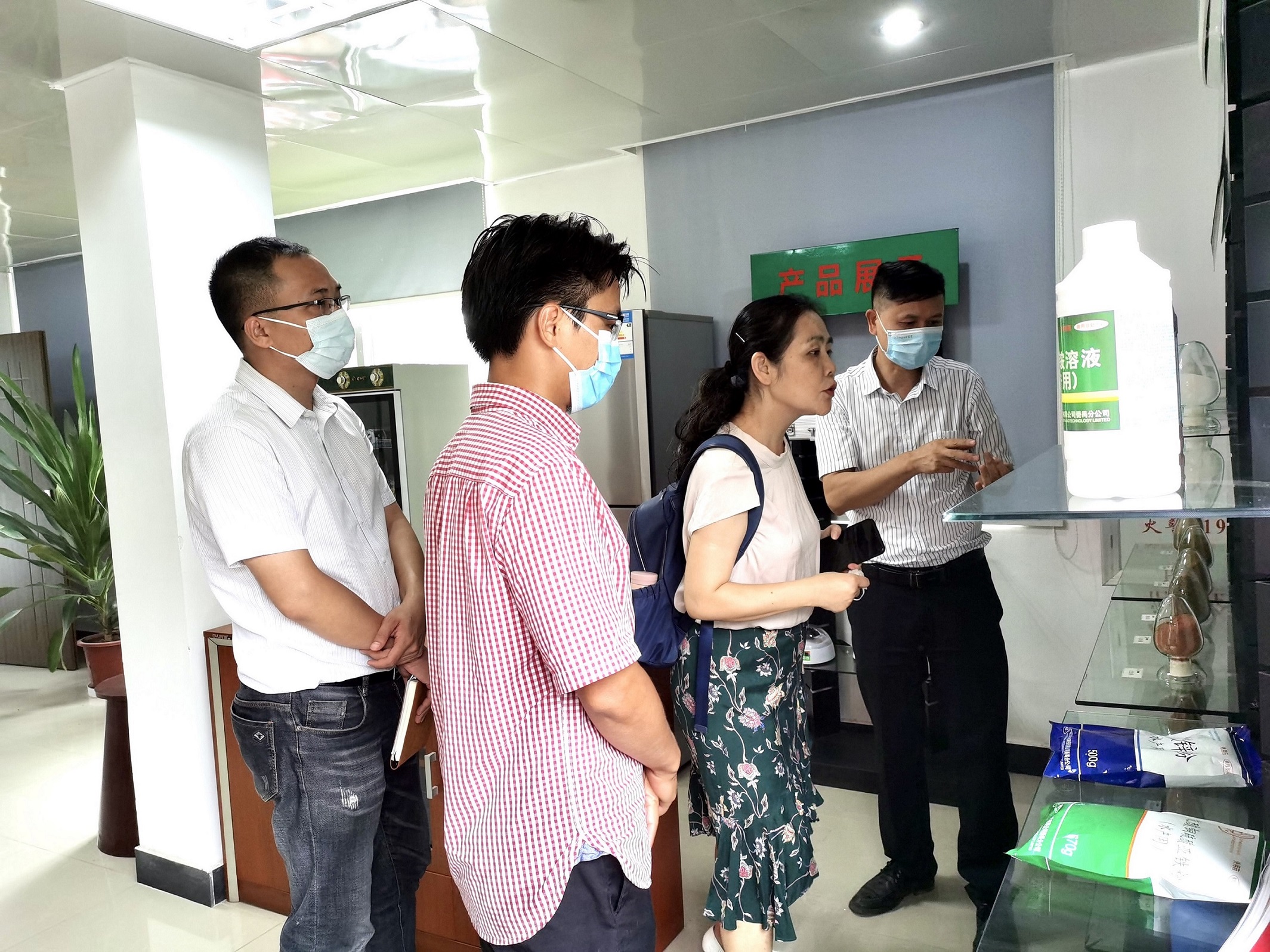 2021.6.22 省装备所杨处与环保学院长到真理农科基地交流(图1)